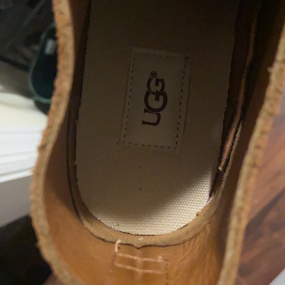 UGG Neumel Men’s Chukka Boots (MAKE AN OFFER!!!) - Picture 8 of 9